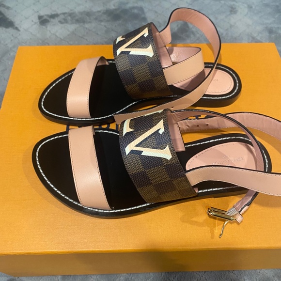 Women's Louis Vuitton Sandals - Picture 3 of 8